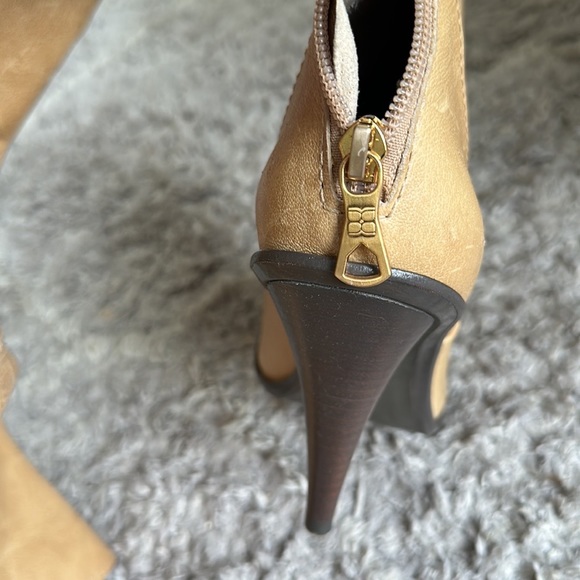 BCBG TAN KNEE HIGH BOOTS - Picture 2 of 4